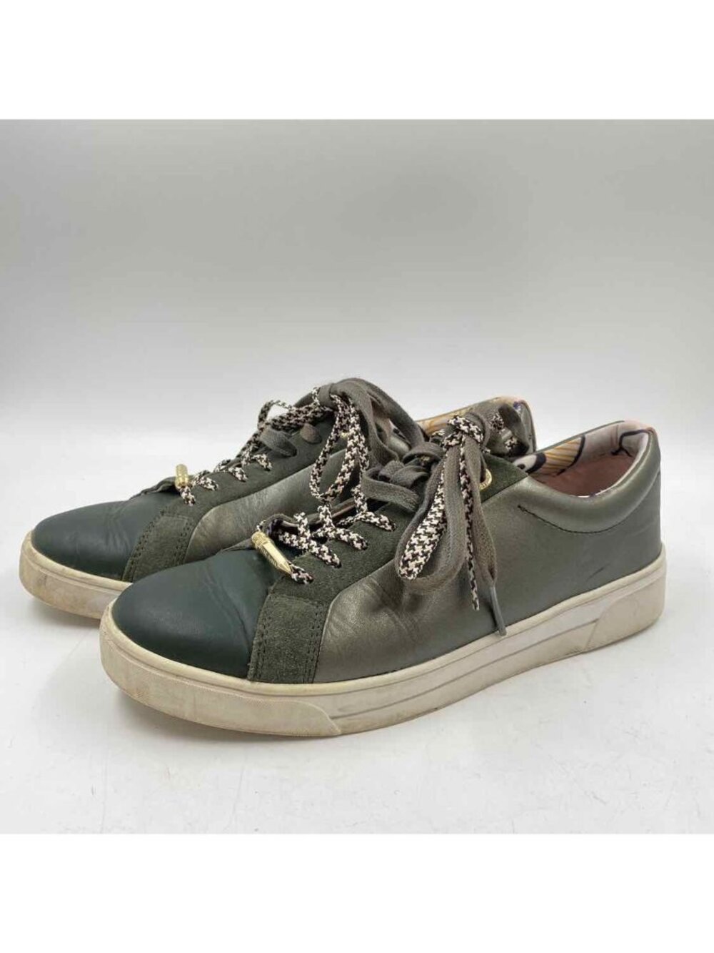 Ted Baker Women's Shoe Size 9 Green Solid Sneakers